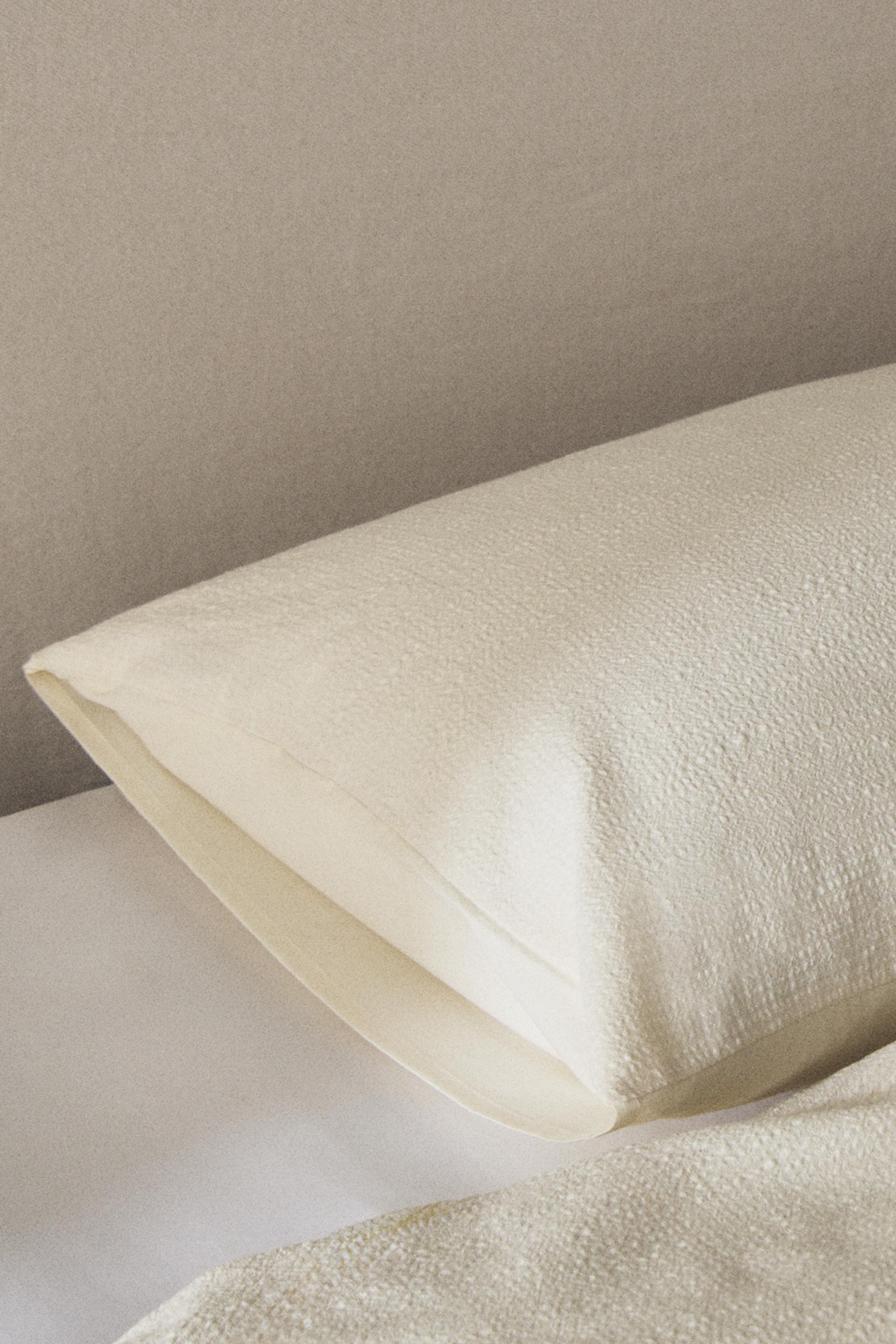 TEXTURED COTTON PILLOWCASE